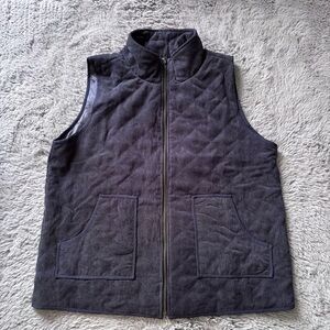 NWT quilted Corduroy Fill Zip Vest size Large